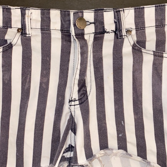 Divided Size 12 Black White Stripe Curt Off Jean Shorts - Picture 7 of 10